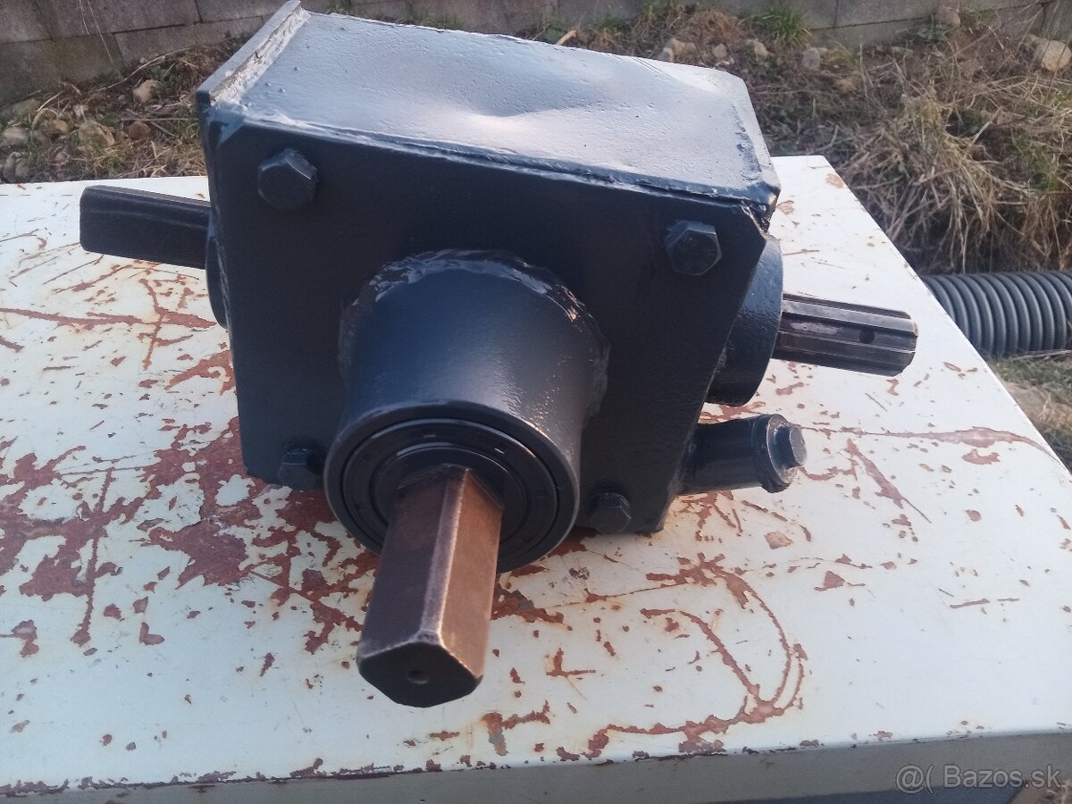 Uhlová prevodovka rozmetadlo RU5 - 5