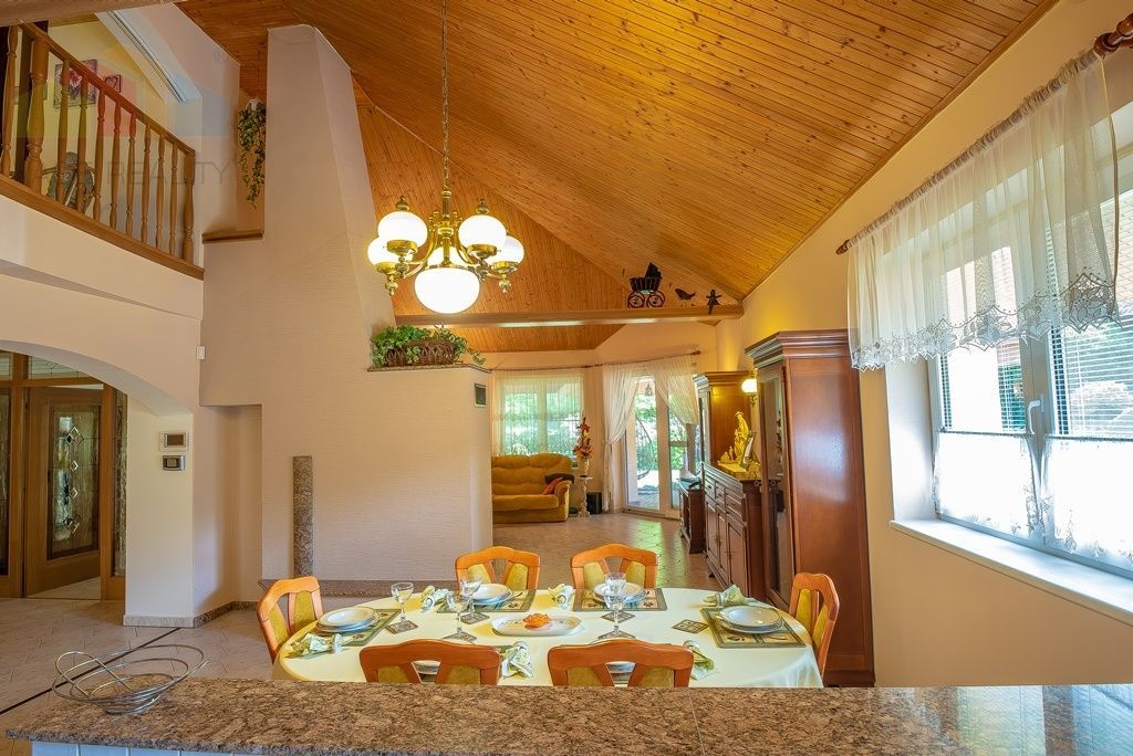 Krásny 7-izbový dom, 328 m² + 1389 m² pozemok, Trebostovo, o - 5