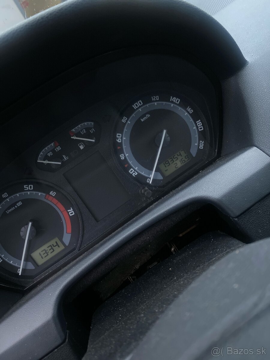 Rozpredám skoda fabia 1.2 HTP 47kw - 5