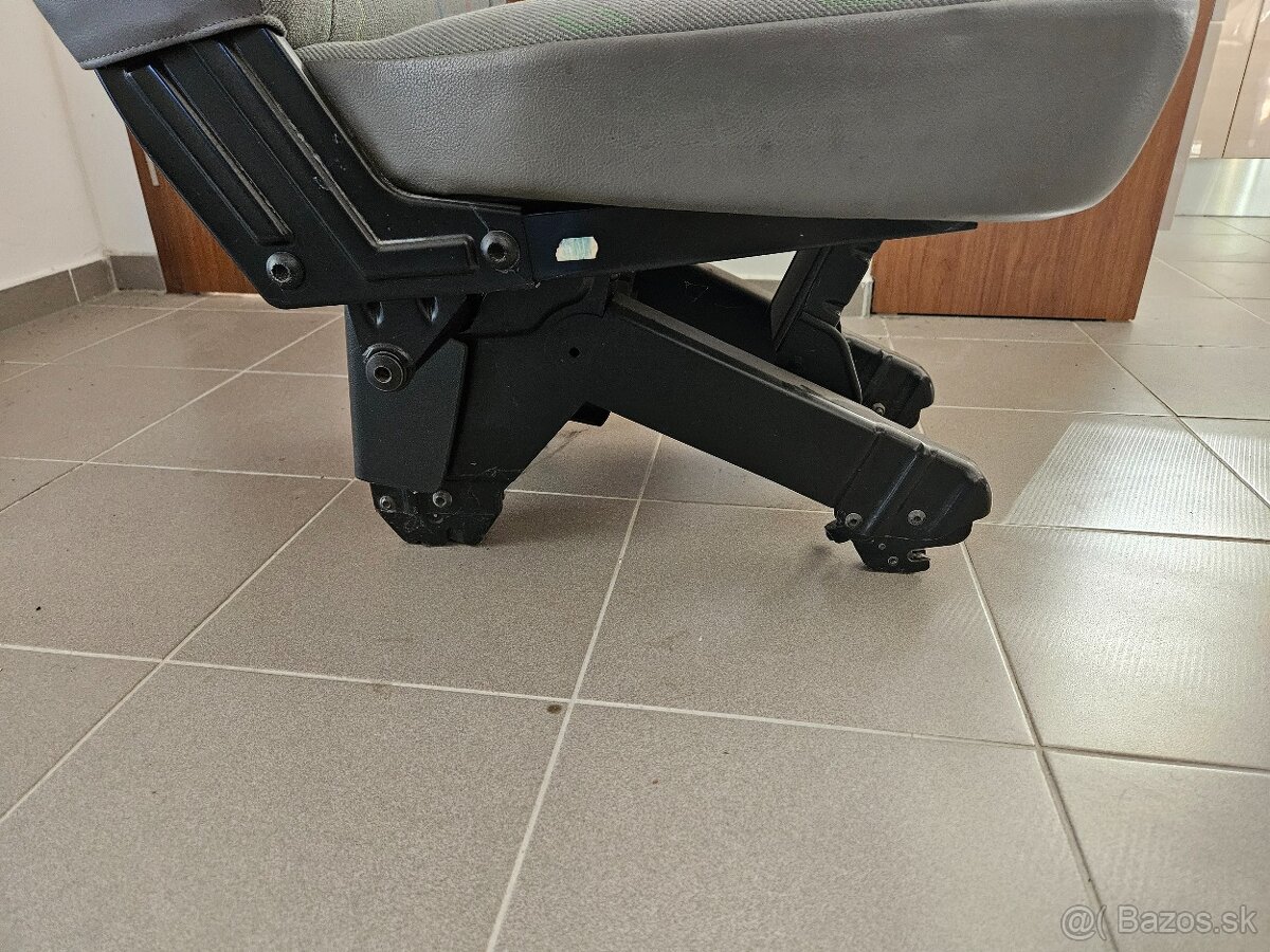 sklápacie sedadlo VW - 5