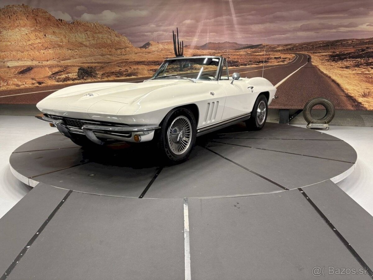 Chevrolet Corvette C2 Convertible z roku 1965. - 5