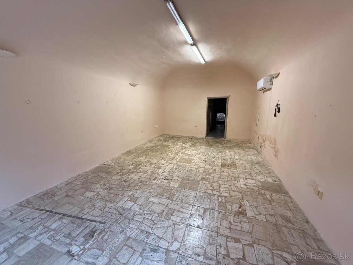 Prenájom obchodného priestoru v Brezne - centrum - 5