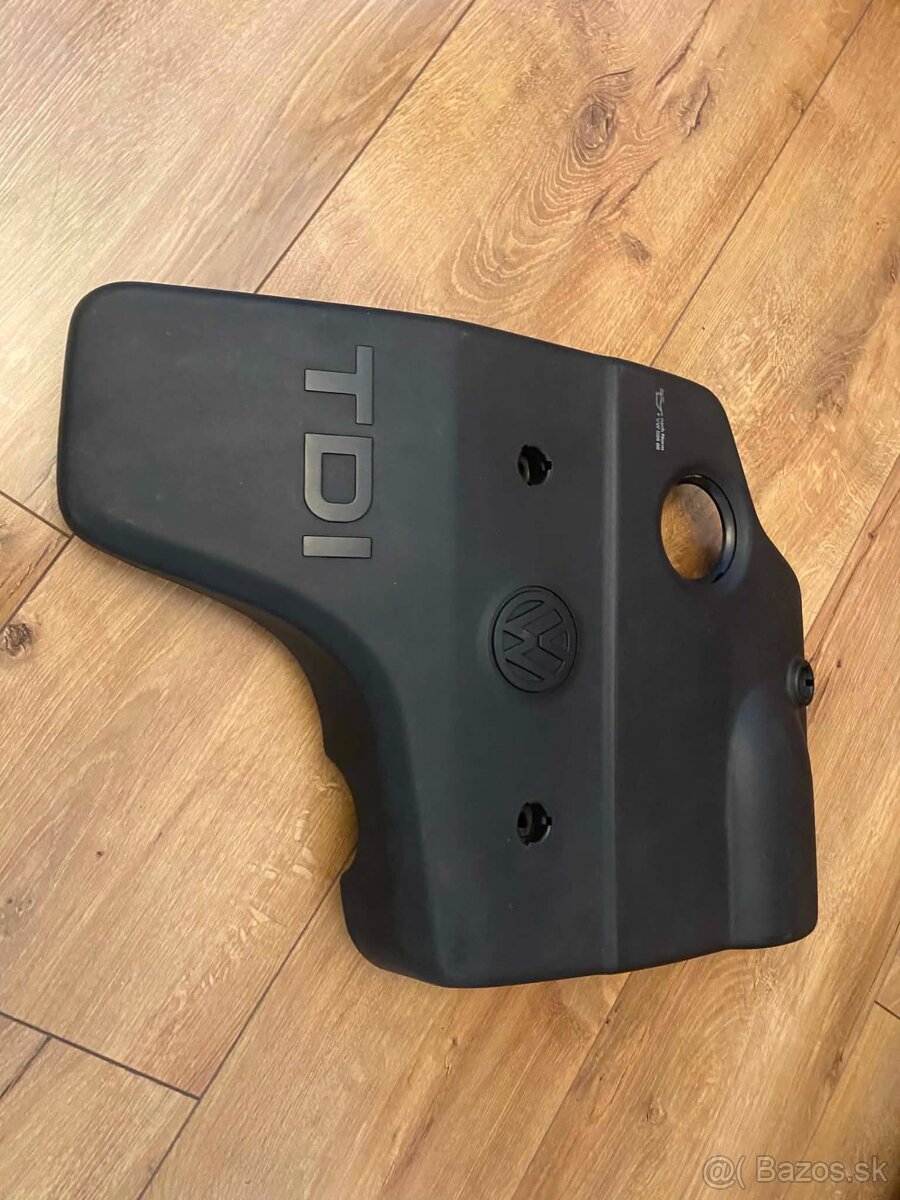 Kryt motora na VW PASSAT B4 variant - 5
