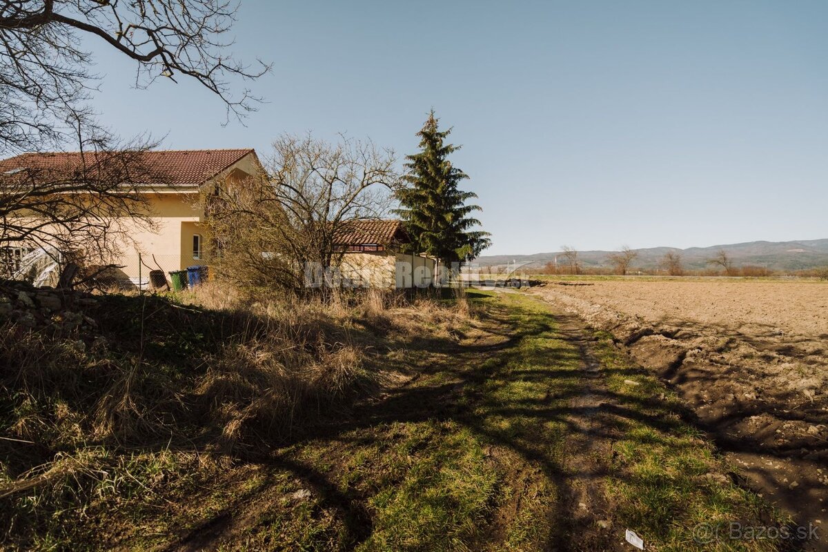 PREDAJ: Pozemok pre rodinný dom, 765 m2, Veľká Lúka, okres Z - 5