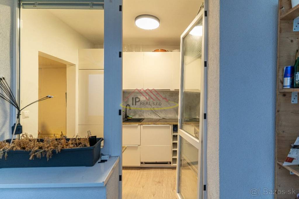 2 izbový byt s loggiou na Veternicovej ulici, kompletná reko - 5