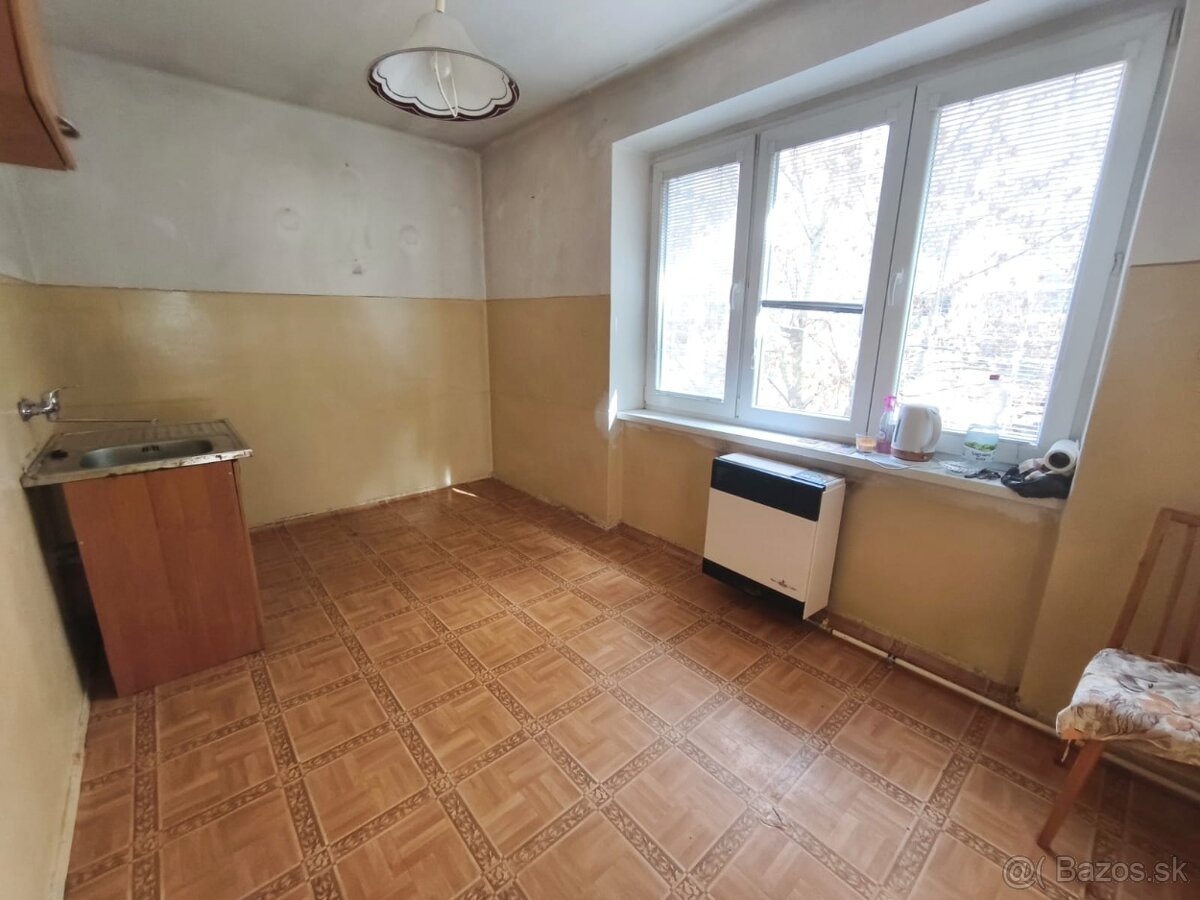 Predaj, tehlový 2izb.byt s balkónom v širšom centre Lučenca - 5