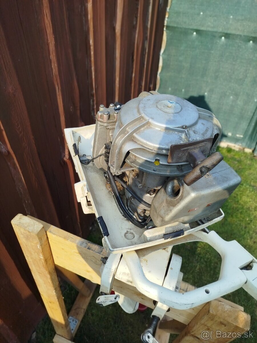 ZÁVESNÝ LODNÝ MOTOR VOLVO PENTA 25HP - 5