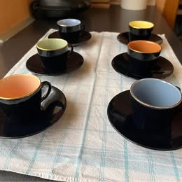 Sada kávových šálok s tanierikmi - 5