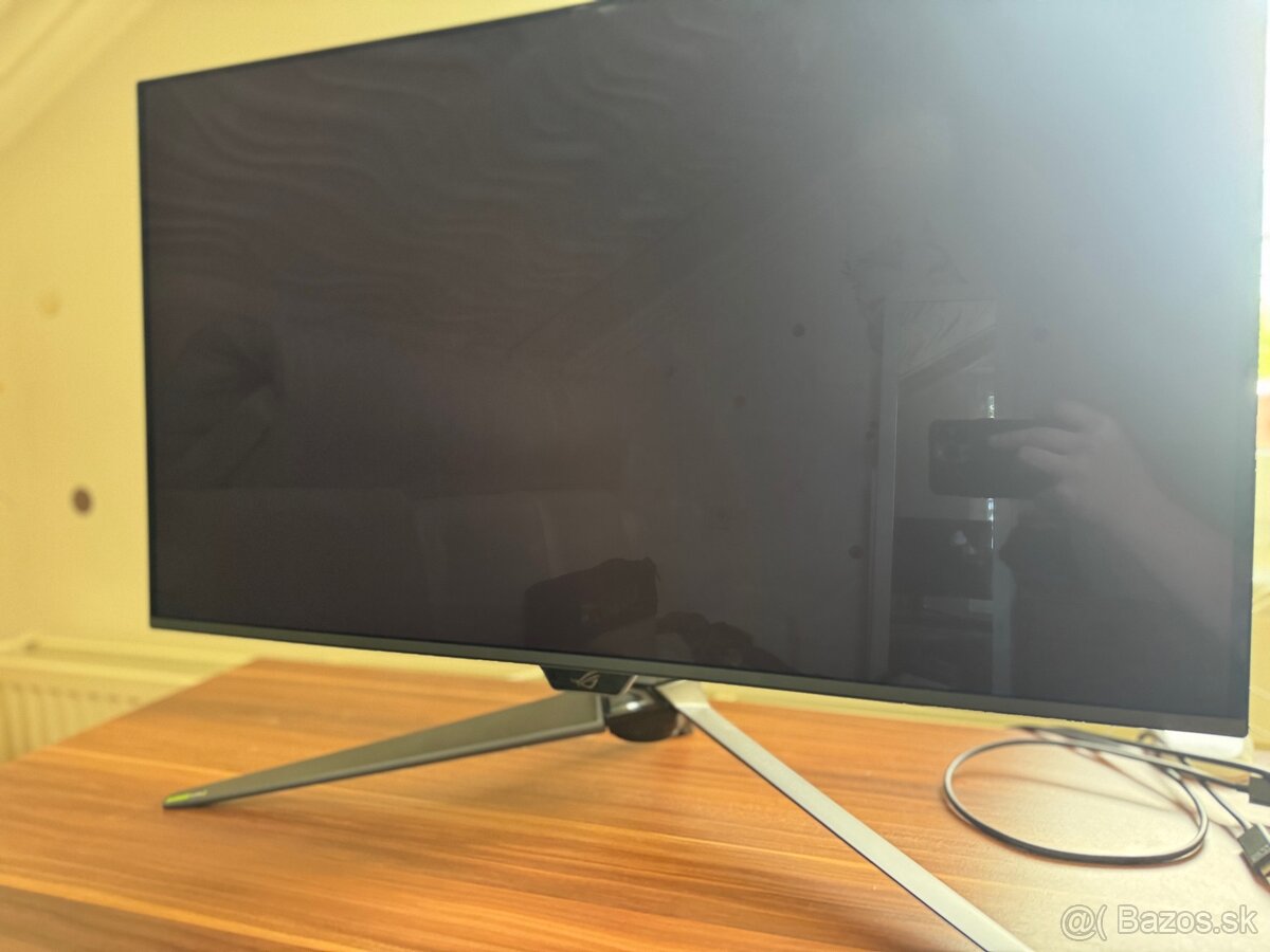 ASUS ROG Swift PG32UCDM – 32” 4K 240 Hz QD-OLED - 5