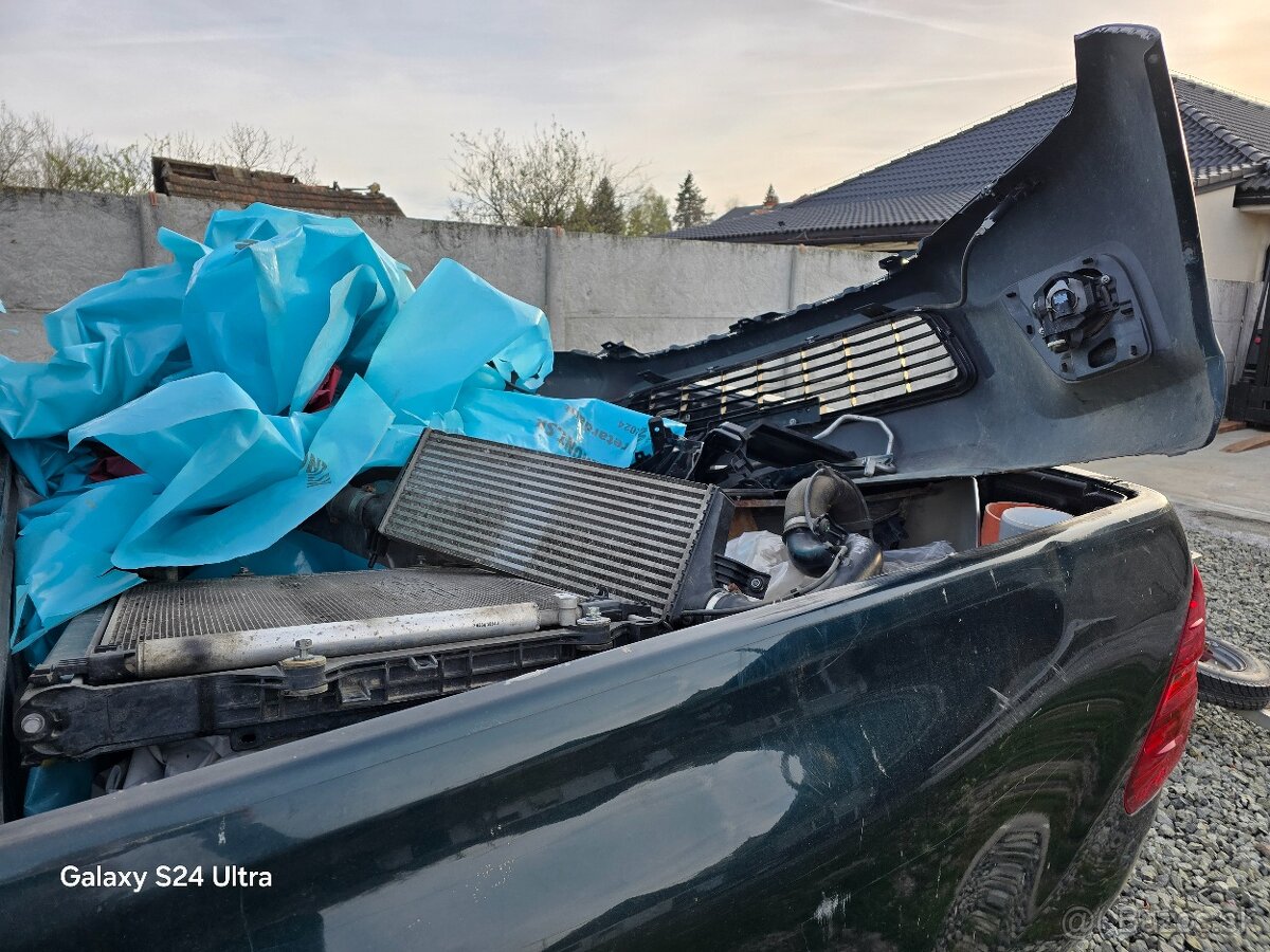 Predám havarovanú Toyotu Hilux 2.4D, 110kW