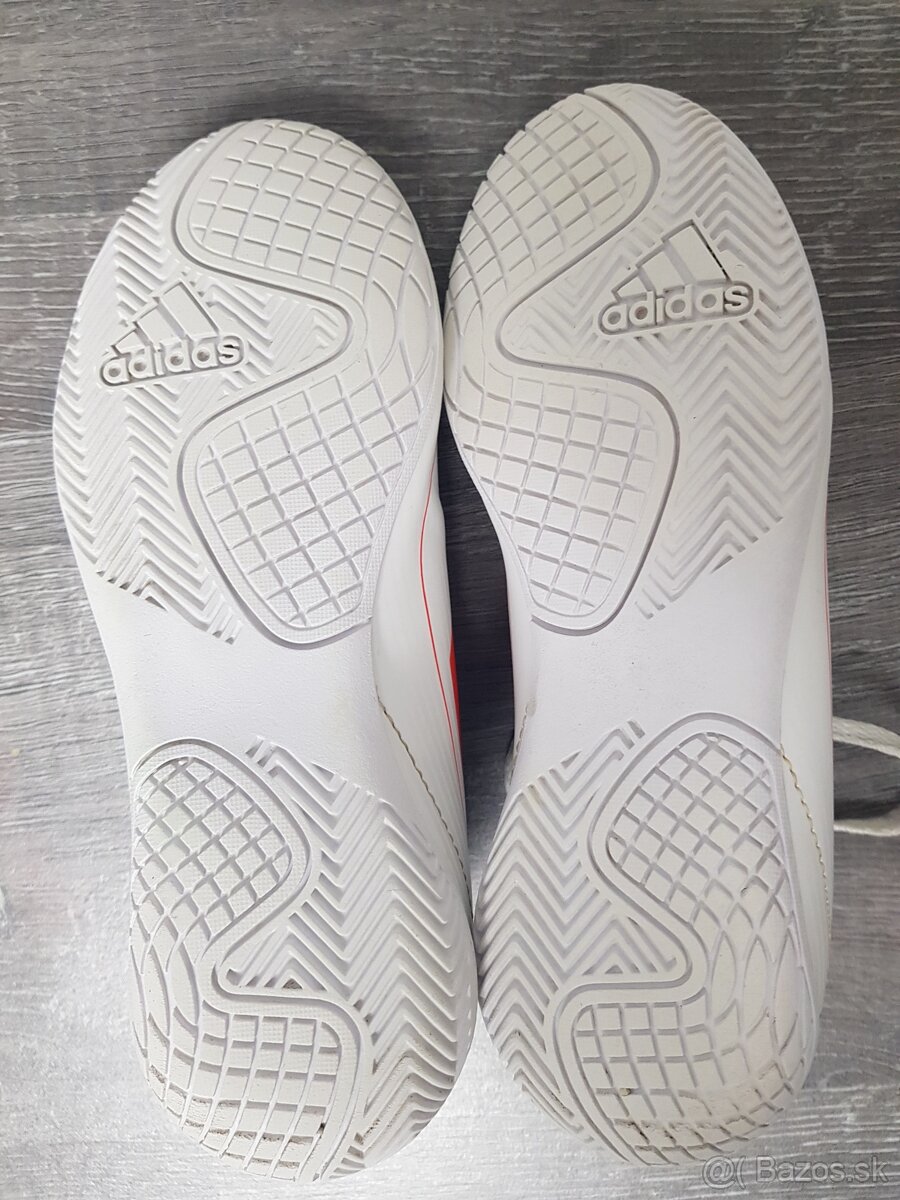 Tenisky adidas - halovky vel.33 - 5