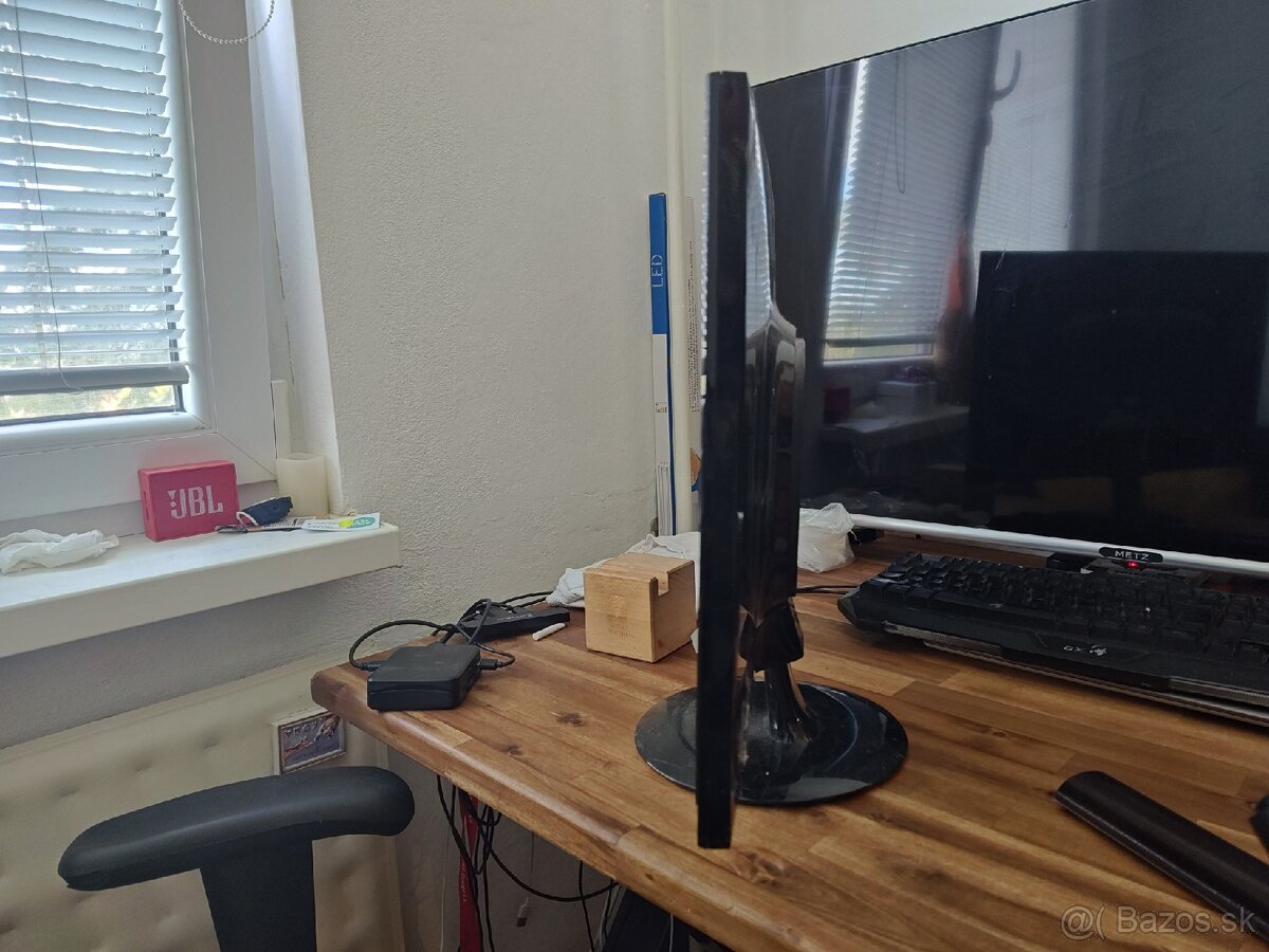 Predám PC + monitor 22' - 5
