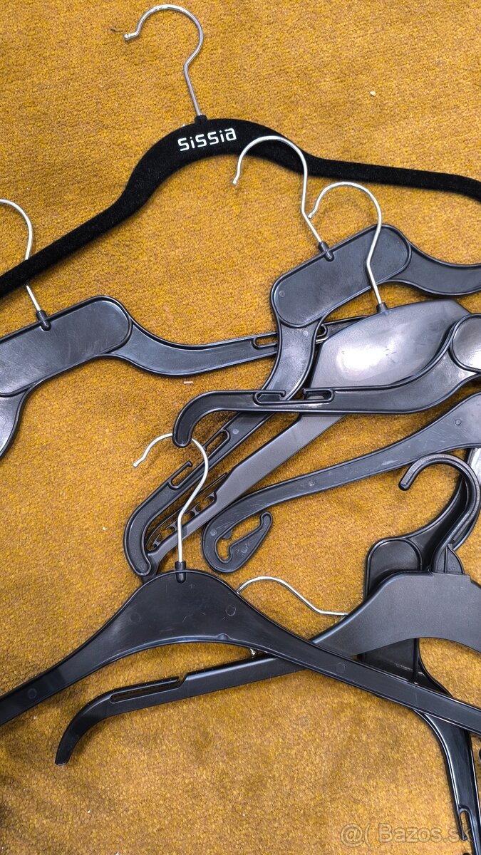 24ks plastových vešiakov mix - 5