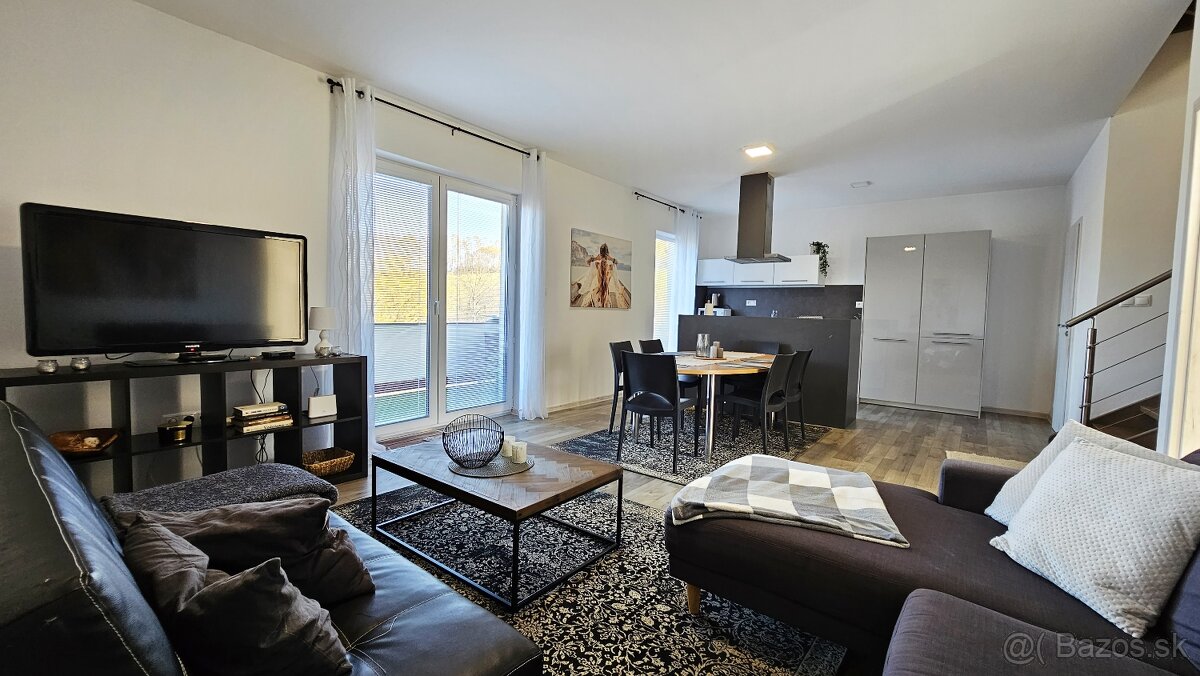 EXKLUZÍVNE Moderný zariadený 4-izbový rodinný dom, 2 k - 5