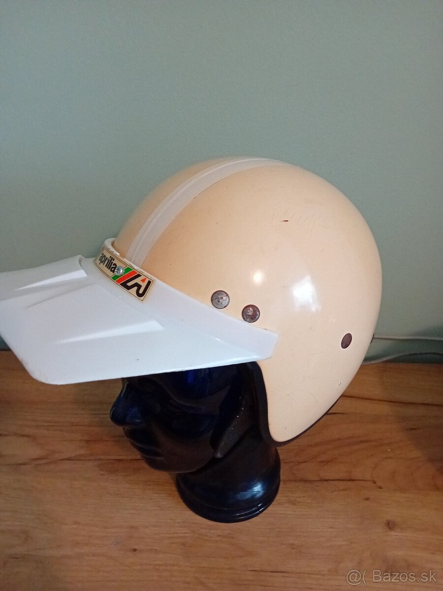 Staré retro prilby - 5