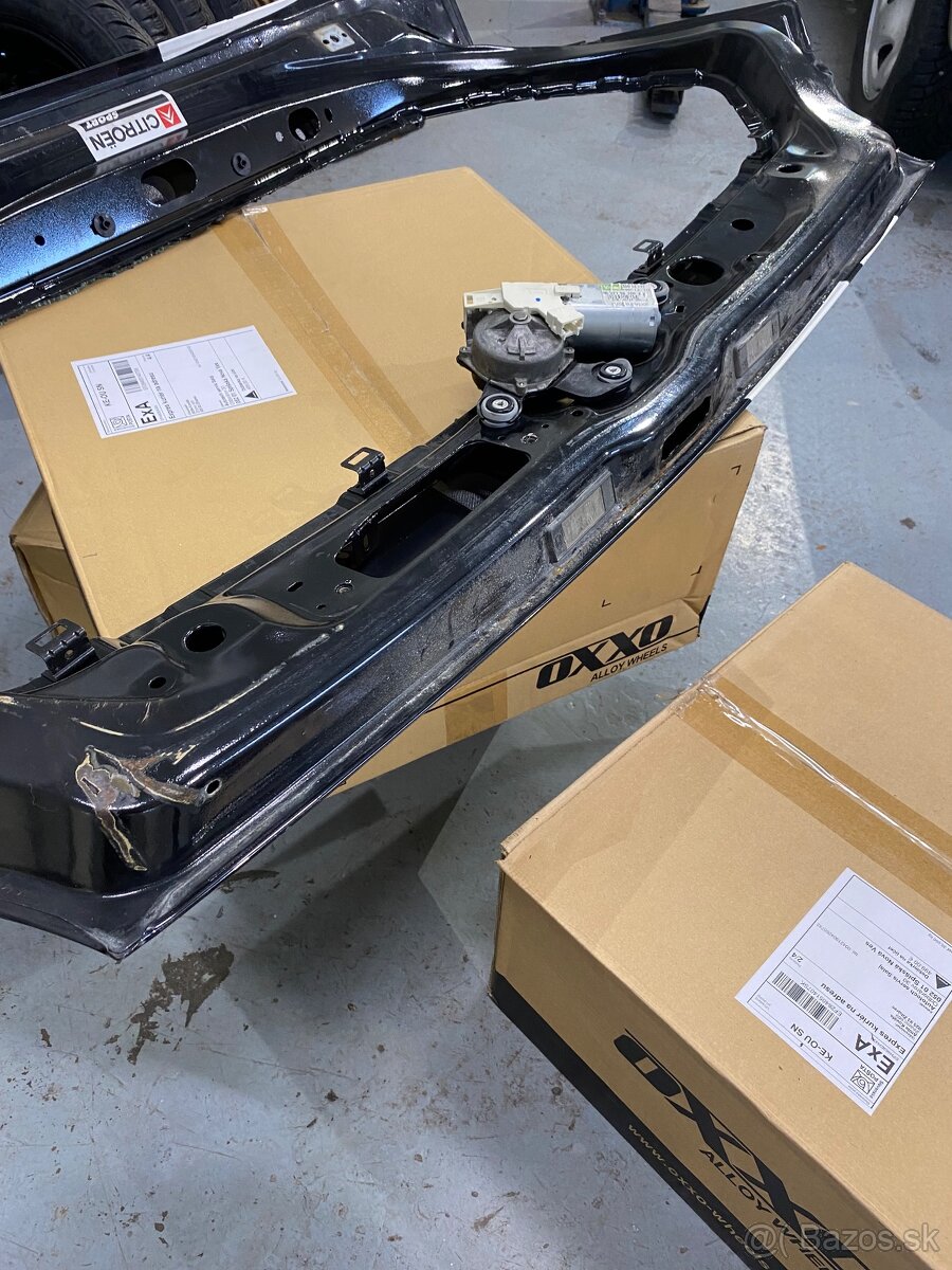 Predám zadný kufor/kapotu na Citroën C2 - 5