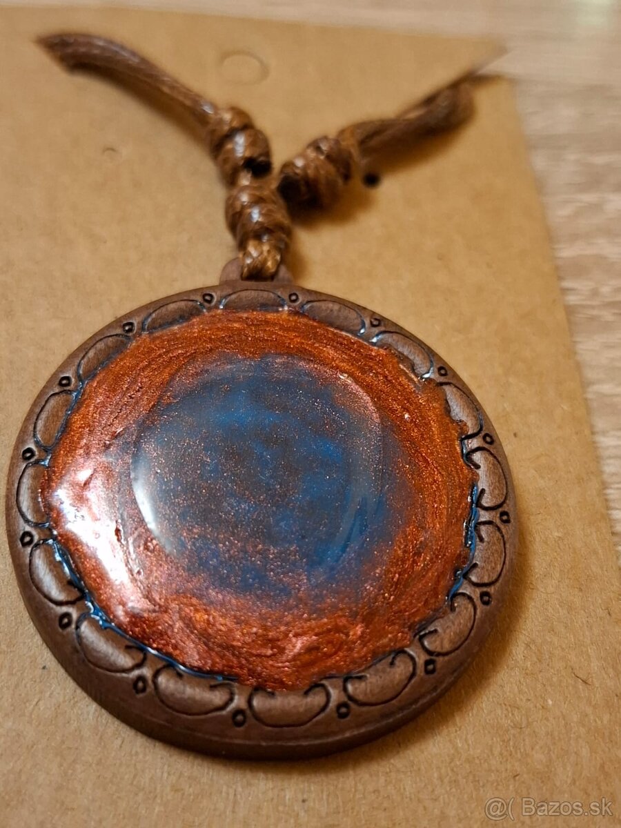 Drevené prívesky zo zivice - 5