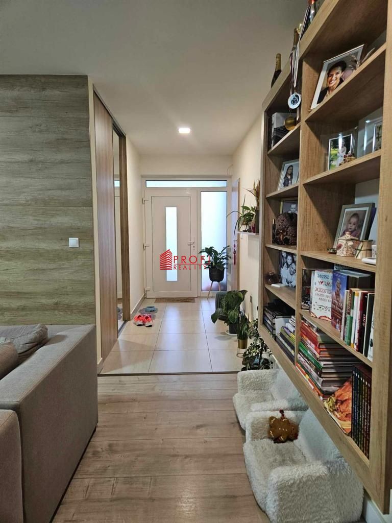 REZERVOVANÉ: Exkluzívne na predaj 4izbový dom s dvojgarážou - 5