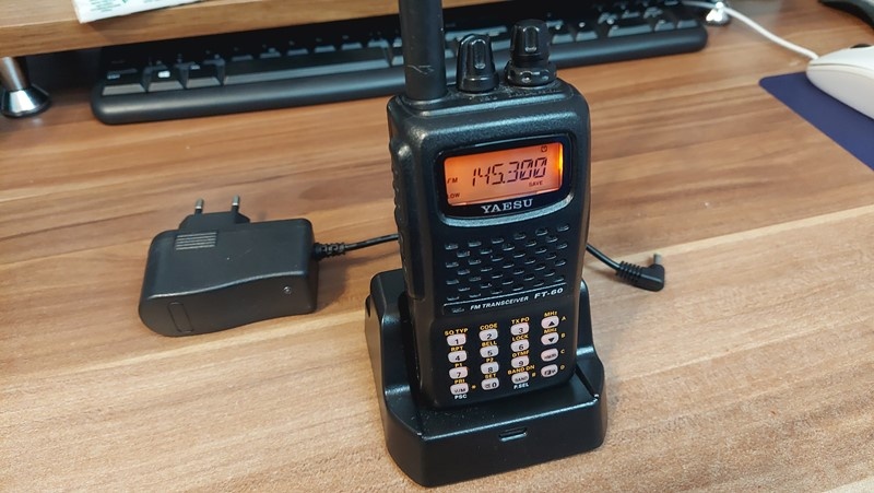 Yaesu FT-60 dualband - 5