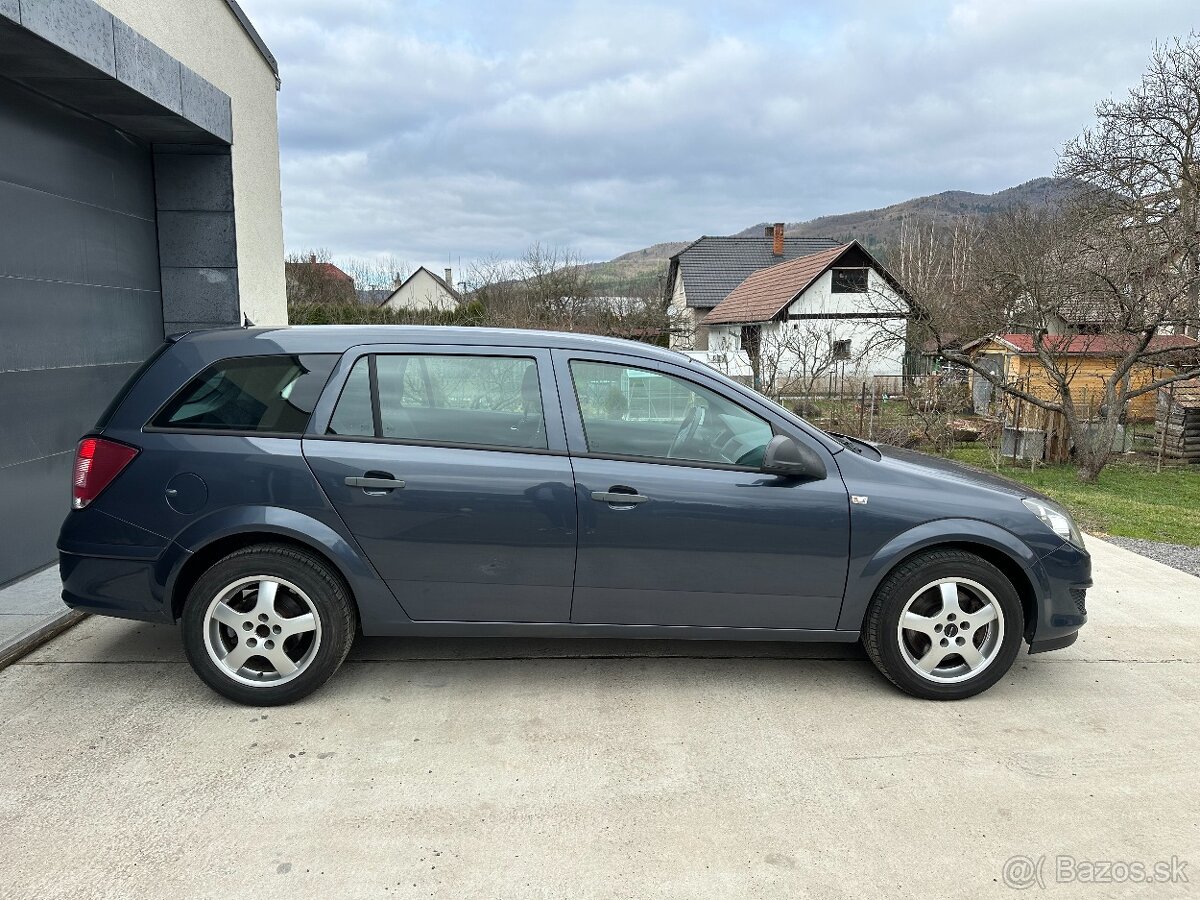 Opel Astra Caravan 1.9 CDTi r.v2010 - 5