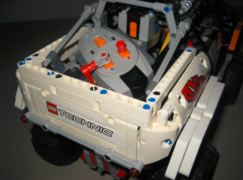 LEGO 9398 4x4 Offroad Jeep - 5