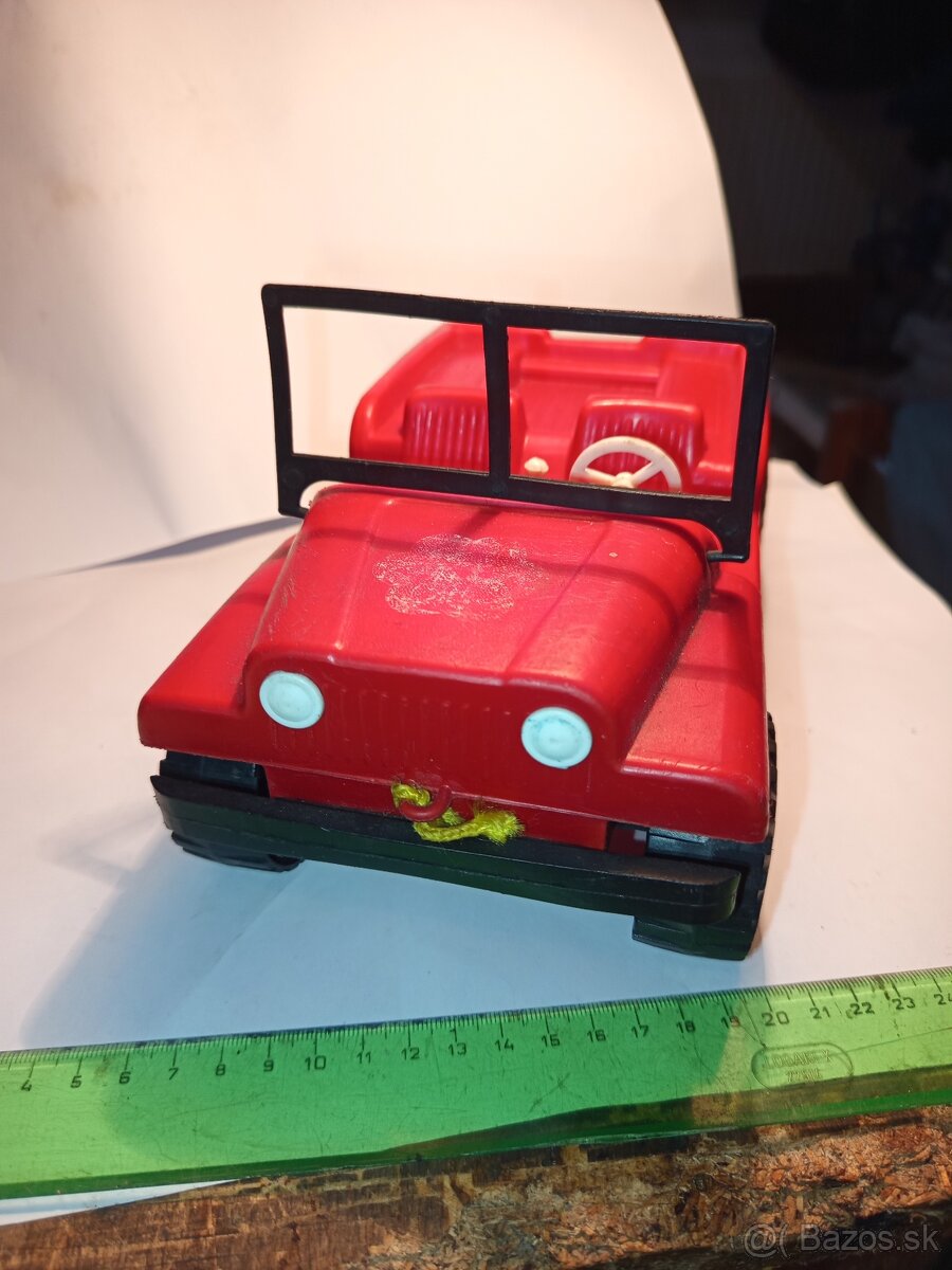 Staré plastové auto jeep - 5