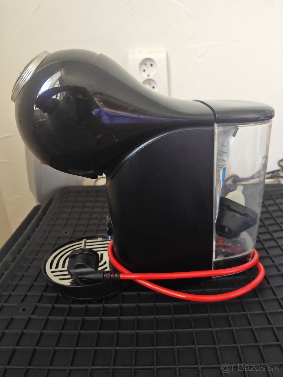 Predam kapsulo y kavovar Dolce Gusto - 5