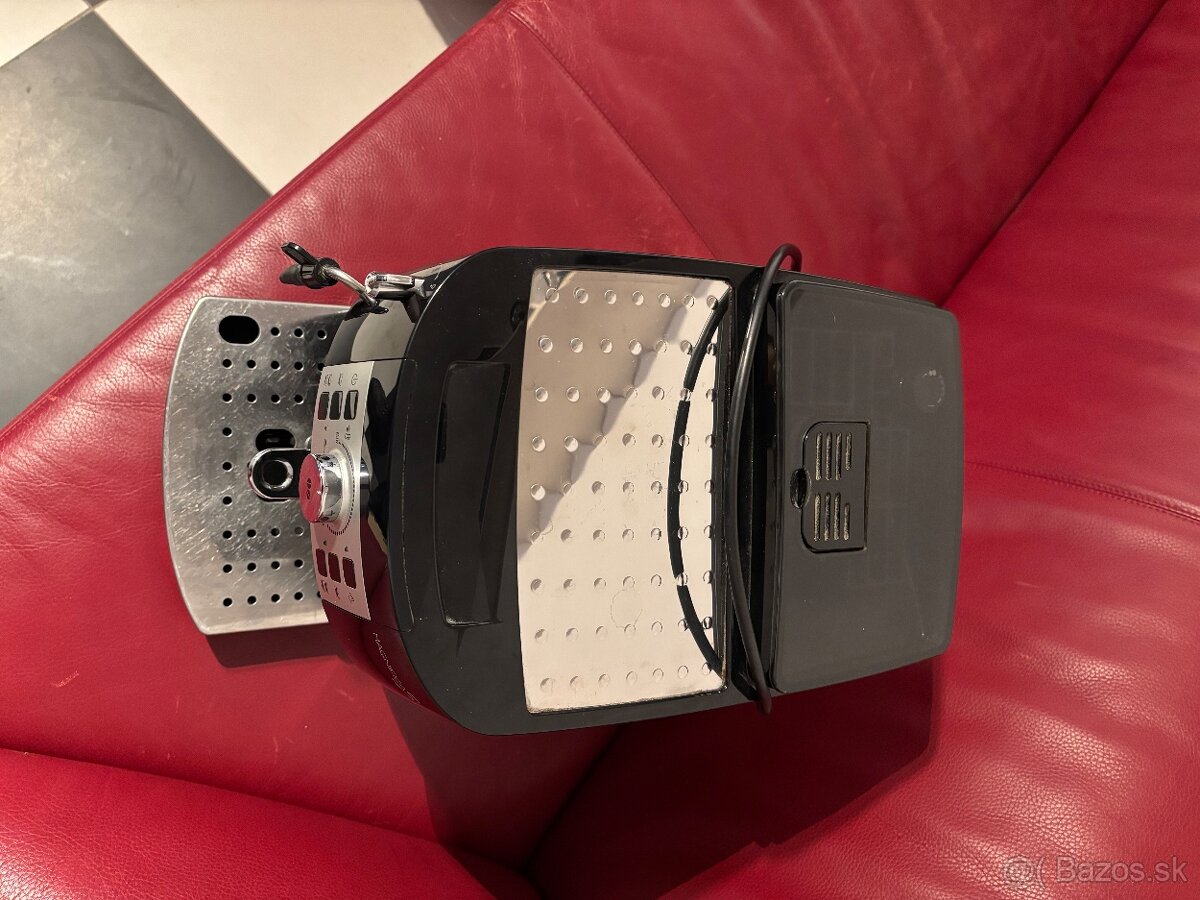 Predam kávovar delonghi magnifica S - 5