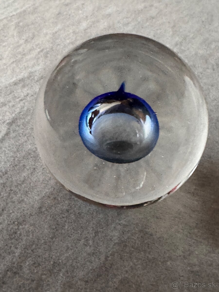 Skleněné těžítko s modrým středem ve tvaru bubliny - 5