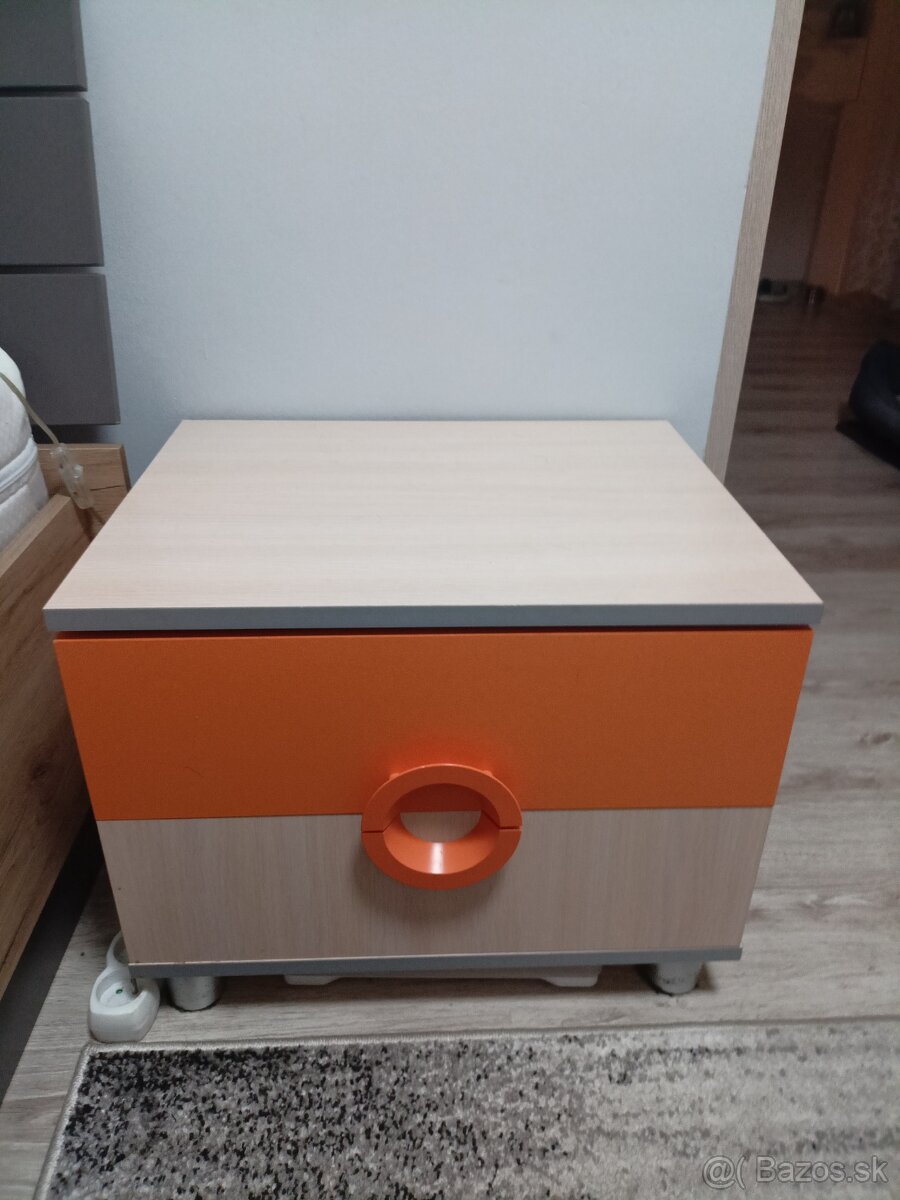 Skriňa +nočný stolík - 5