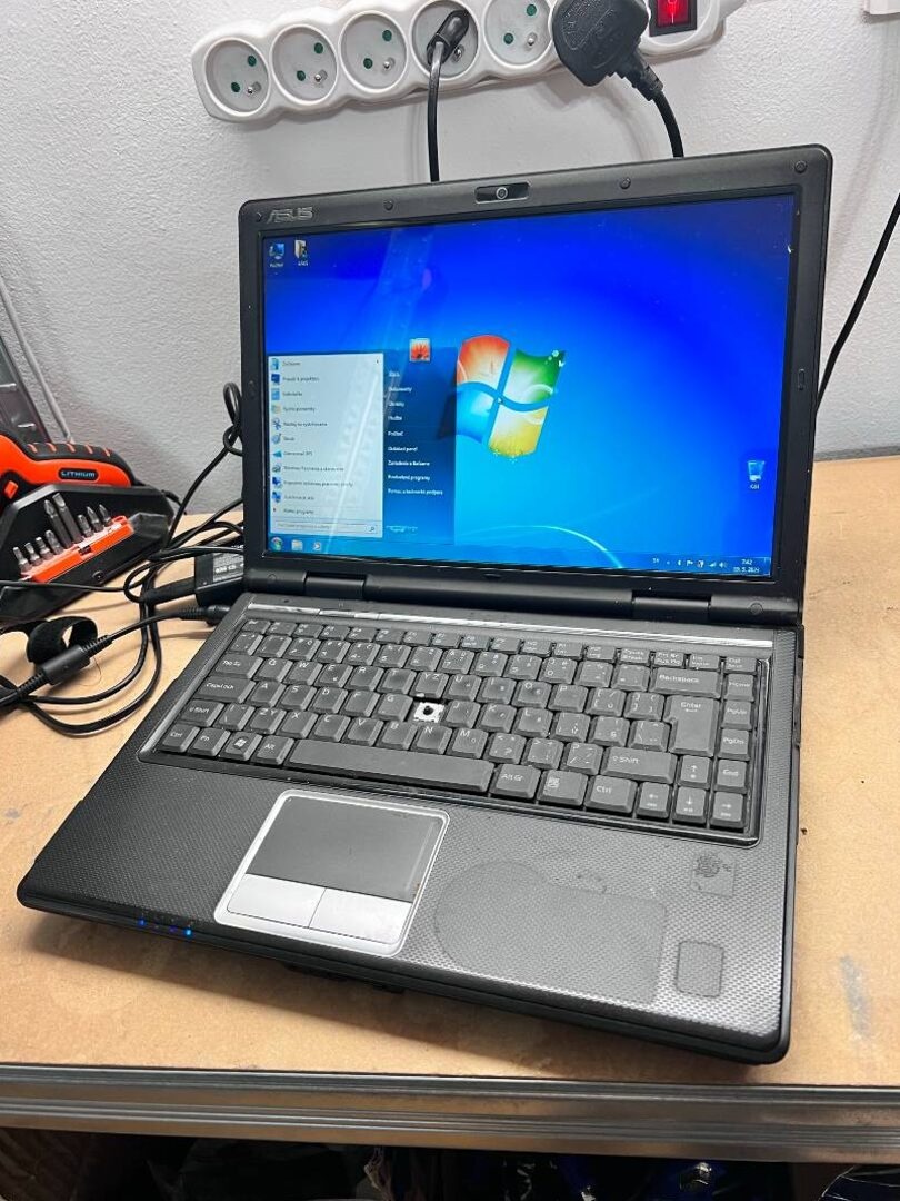 Predám notebook Asus Intel Core2Duo 2x2,00GHz.3gb ram.160gbH - 5