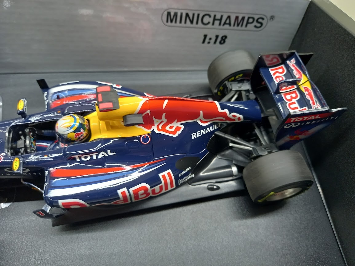 2X F1 RED BULL RB7 A RB7 JAPAN 2011 VETTEL MINICHAMPS 1:18 - 5