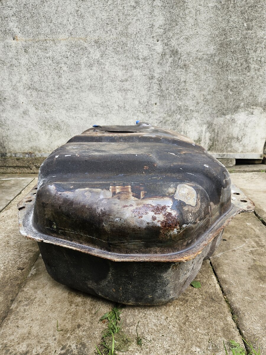 Nádrž nissan patrol - 5