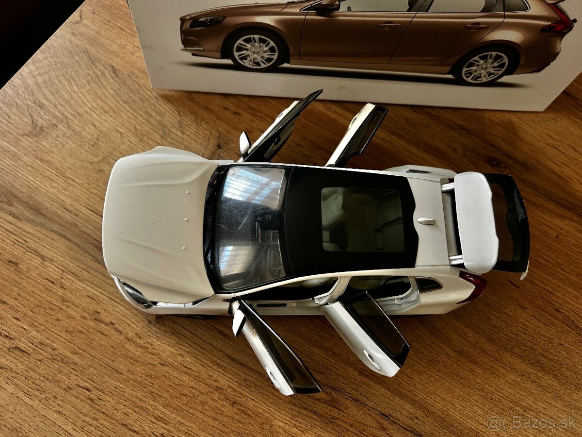 Volvo V40 1:18 - 5