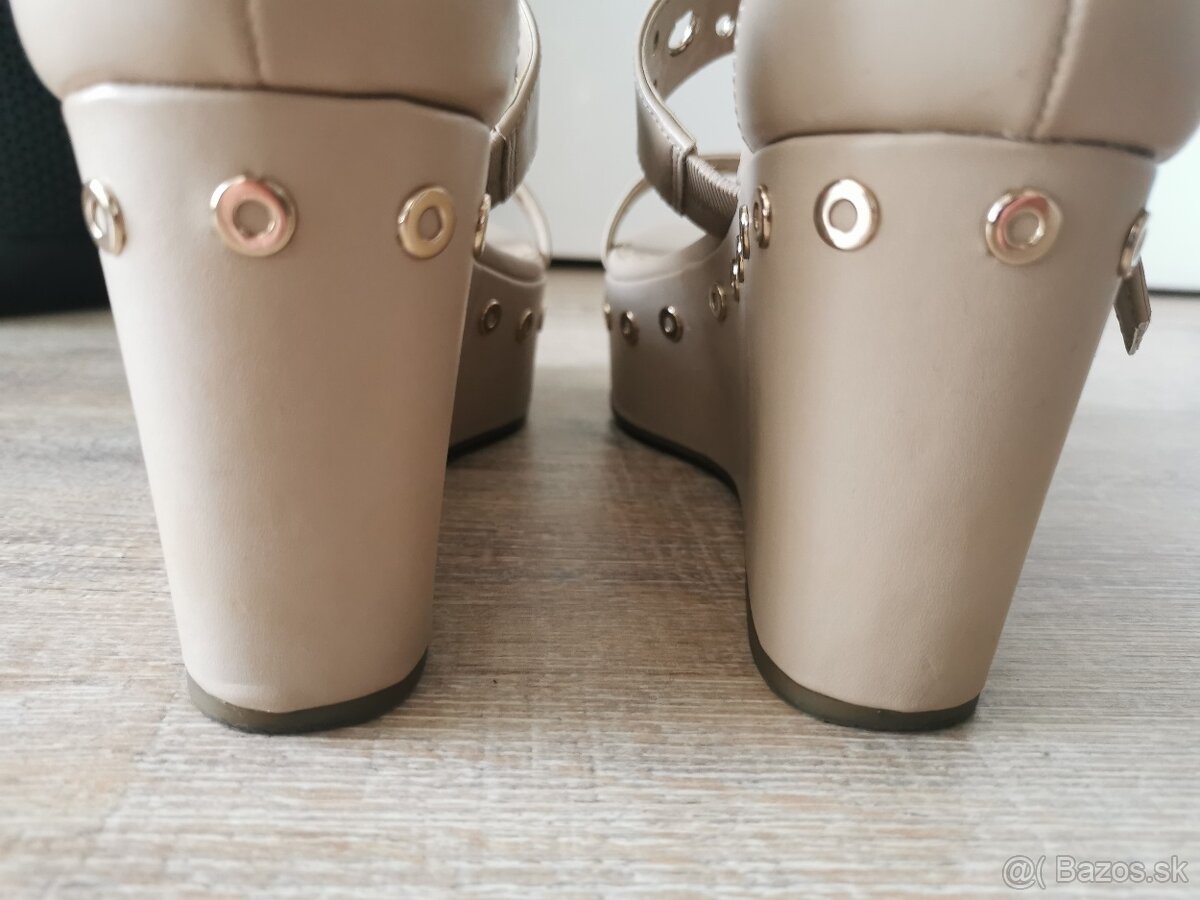 Bezove sandale Guess - 5