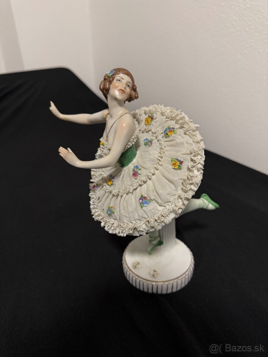 Čipkovaná porcelánová baletka Volkstedt - 5