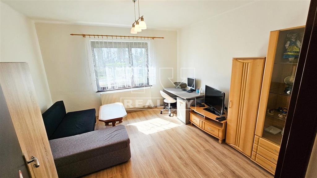 Na predaj rodinný dom s peknou záhradou v tichej časti... - 5