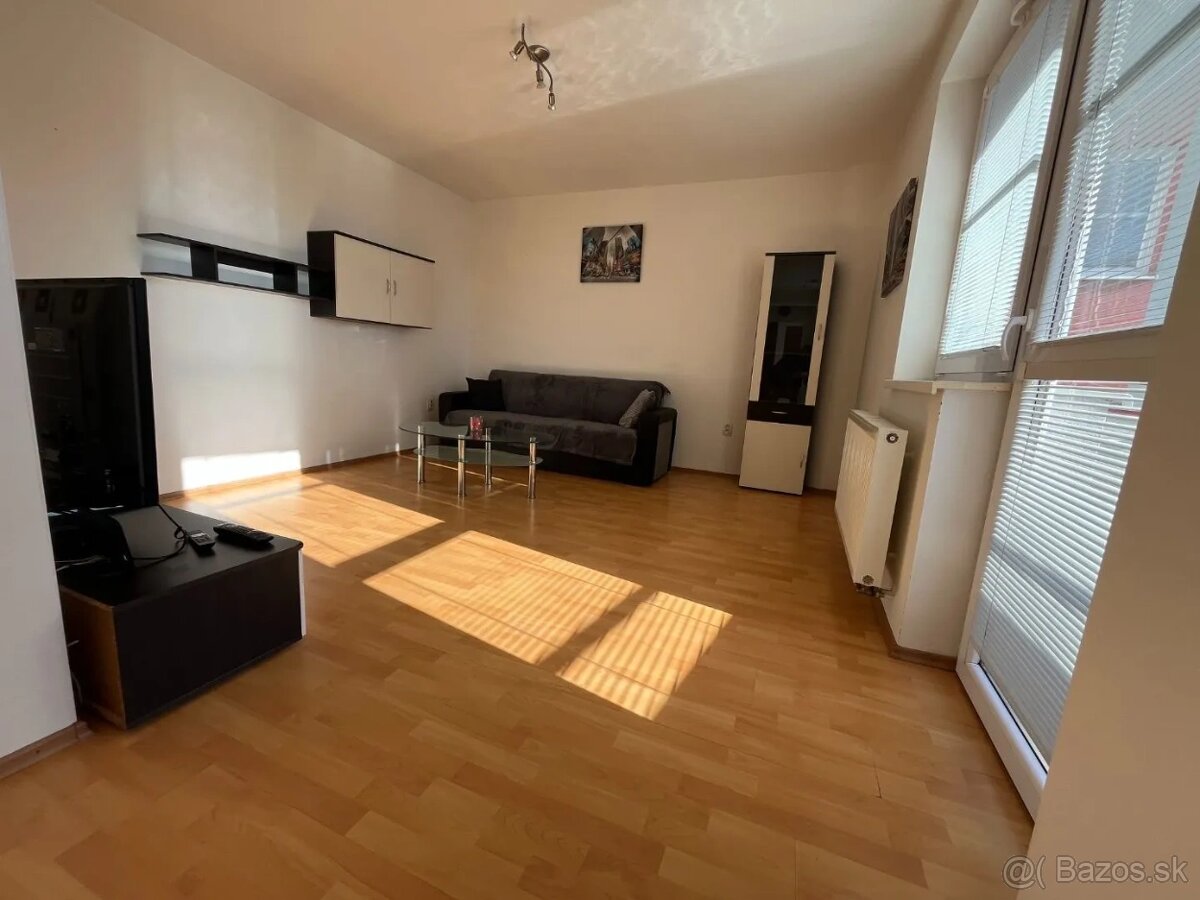 NA PREDAJ 2 IZBOVÝ BYT TRENČÍN, JUH, GARÁŽOVÉ STÁTIE - 5