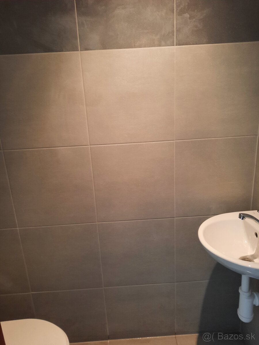 Prenajom obchodného priestoru s parkovanim v centre Trencina - 5