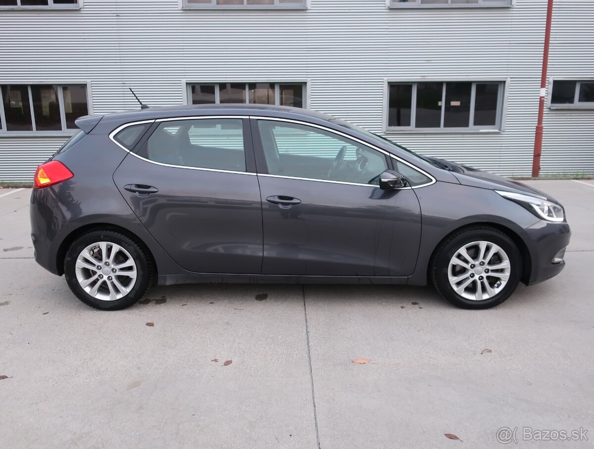 Kia Cee'd 1.6 CRDi Active, r.v. 9/2015, šedá metalíza, ťažné - 5