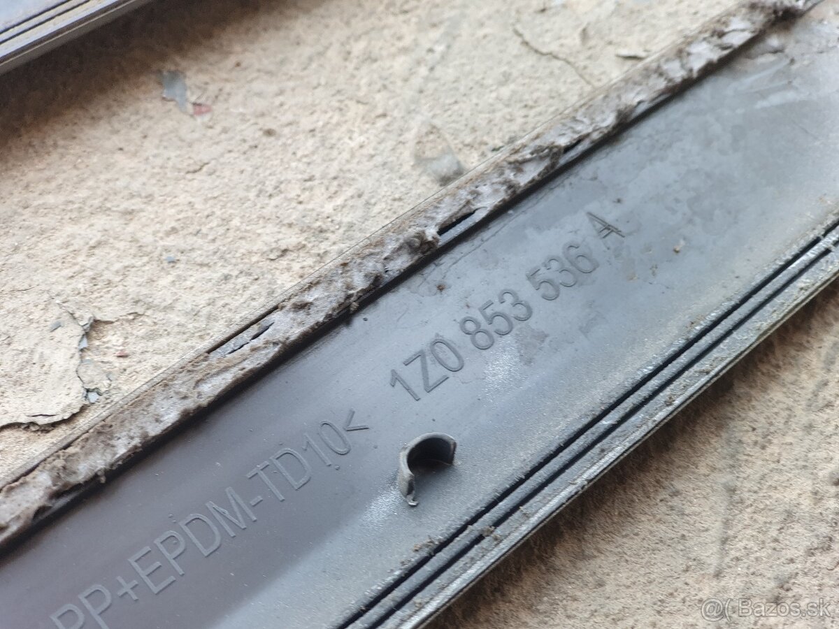 Škoda Octavia 2 Facelift • Lišty pravých dverí - 5