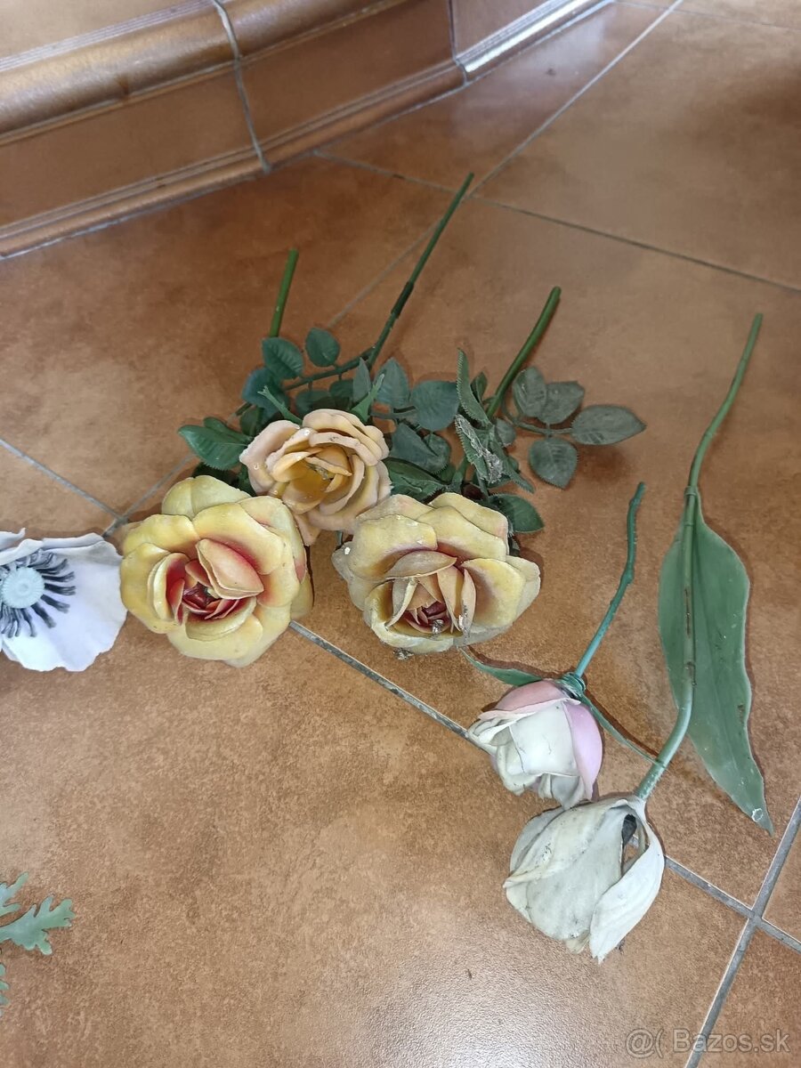Staré, umelé kvety. - 5