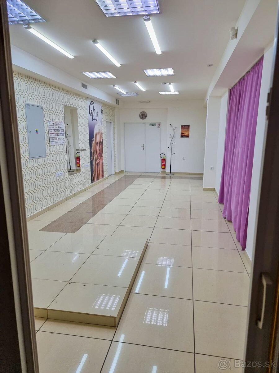 Odstúpim zabehnutý svadobný salón v centre Lučenca - 5