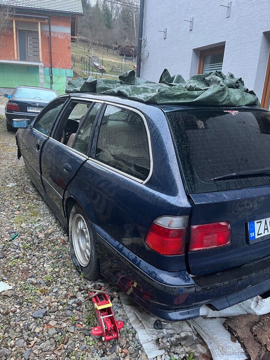 Rozpredám BMW E39 orientblau - 5