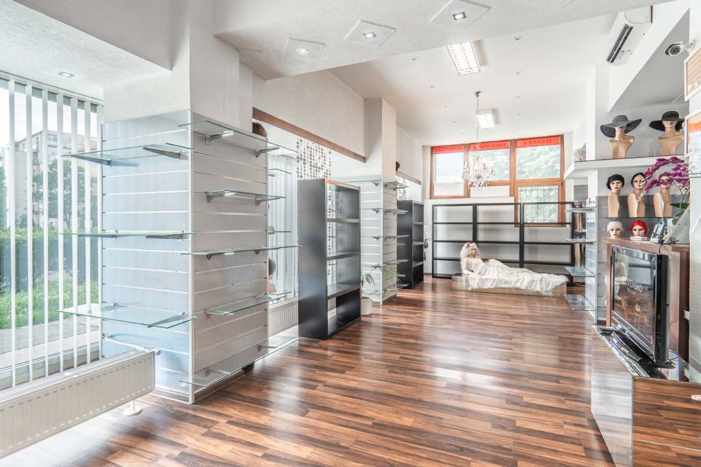 BABONY TREI Obchodný priestor s výkladom, Račianska ulica - 5