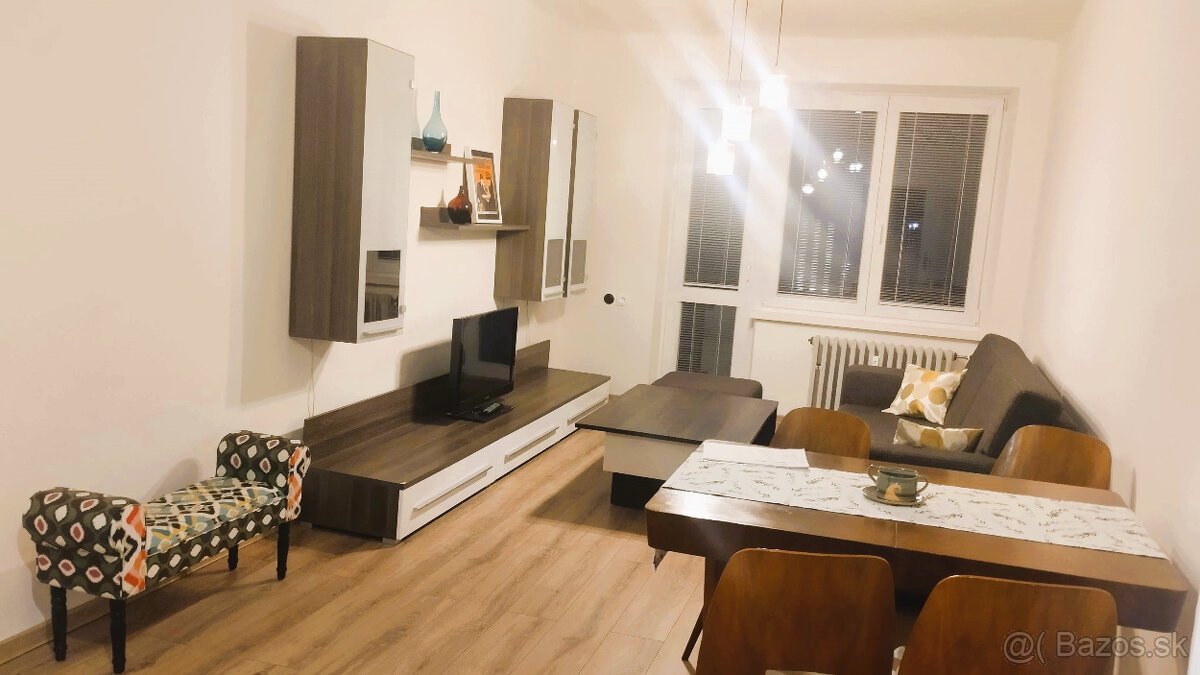 2-izbový byt s balkónom, internetom, centrum - 5