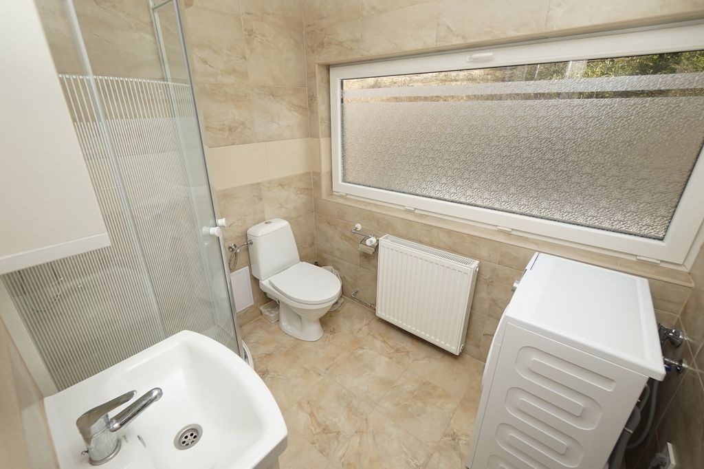 Pekný 1-i byt v s internetom a vlastným parkovaním-centrum - 5