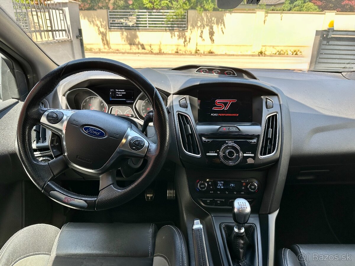 Ford Focus Combi ST • 155 000 km • 1. majitel • TOP STAV - 5