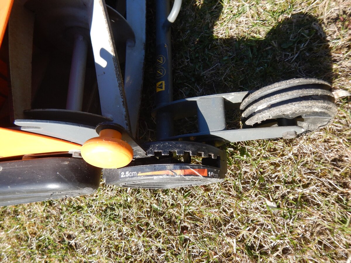 vretenová kosačka FISKARS StaySharp Max - 5