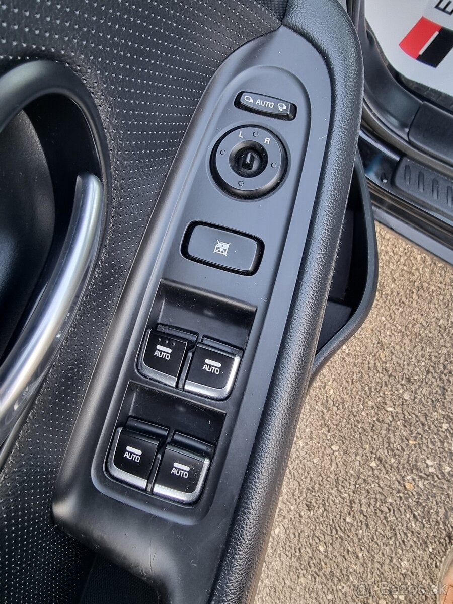 Kia Carens 1.7 CRDi EX 7m za 5.990 € - 5